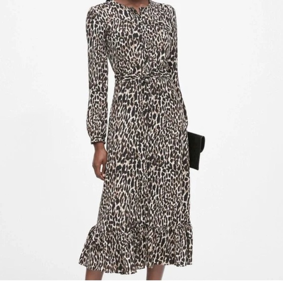 Banana Republic Leopard Print Midi Dress
Size 6 - Picture 1 of 12